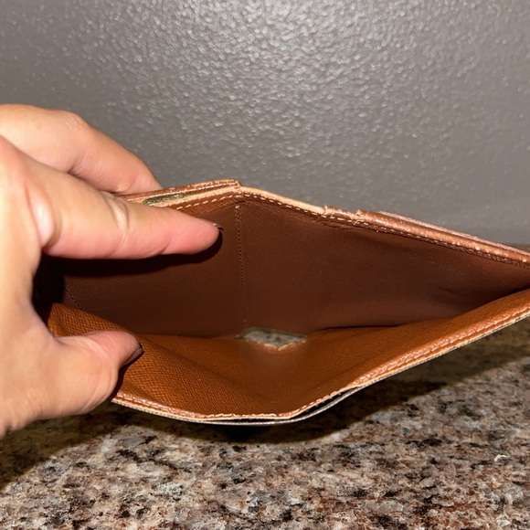 Authentic LV Wallet - Picture 11 of 11